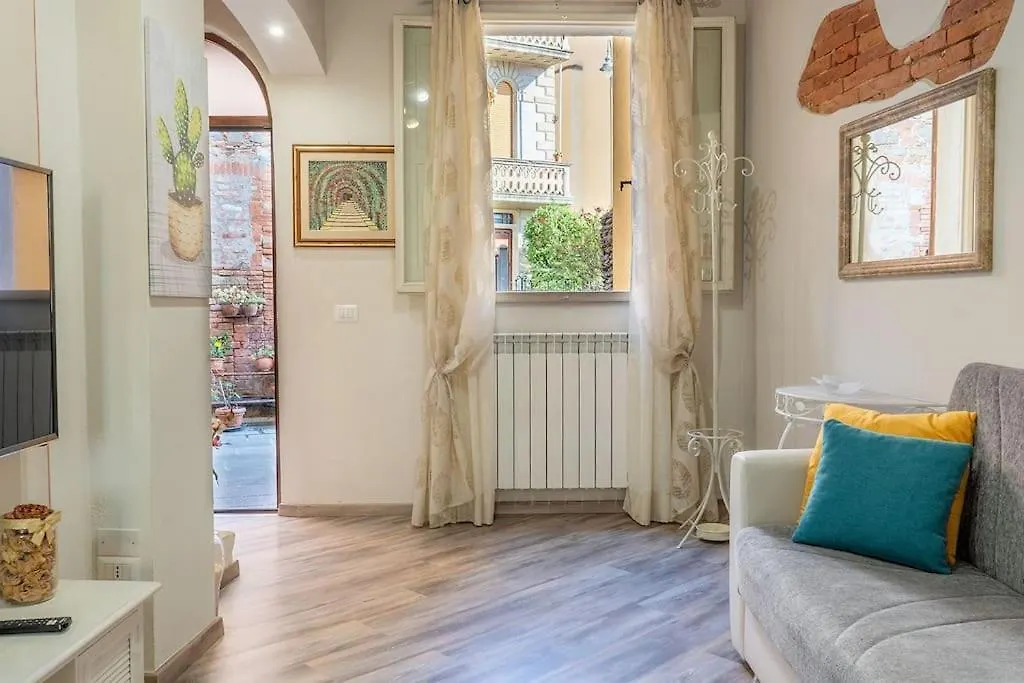 Casa Vacanze L'Angolo Fiorito Bettolle