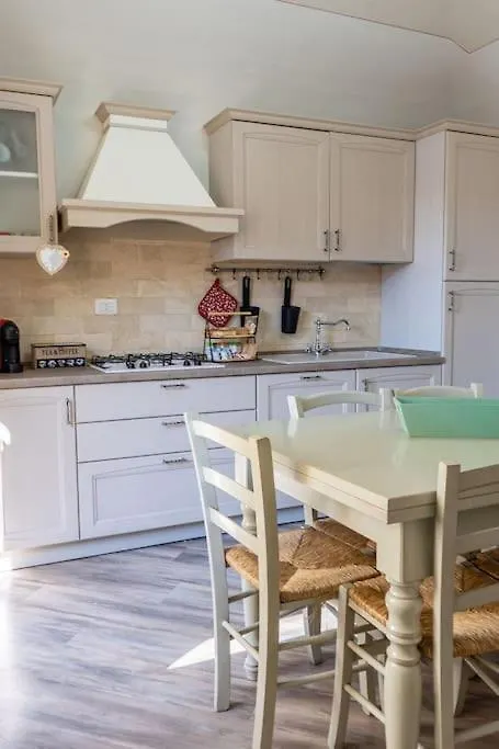 Holiday home Casa Vacanze L'Angolo Fiorito Bettolle