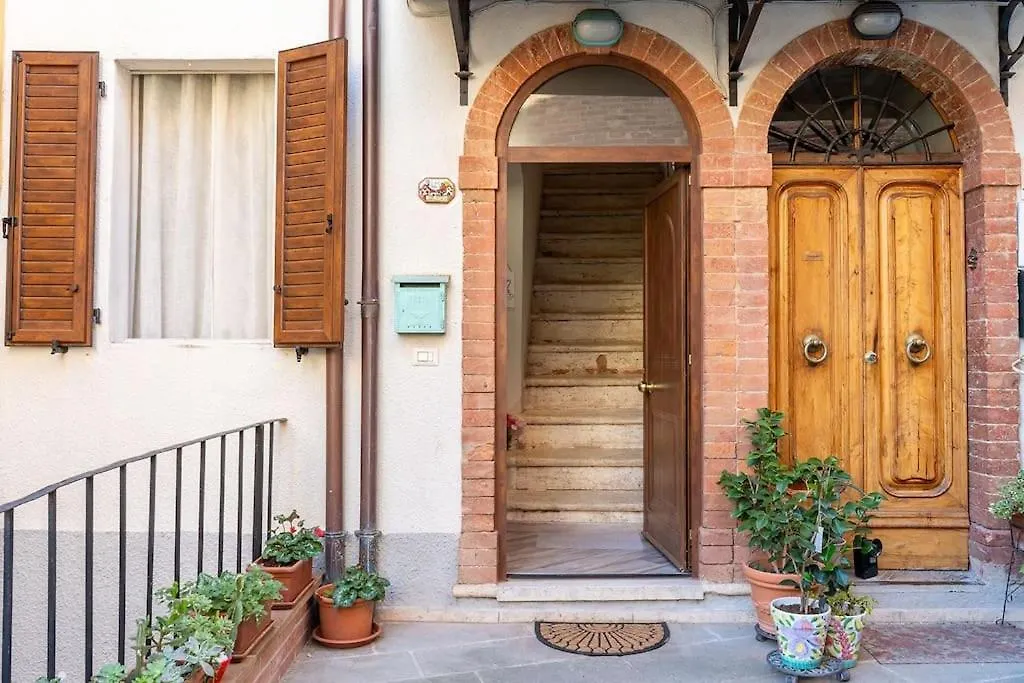Casa Vacanze L'Angolo Fiorito Bettolle Italy