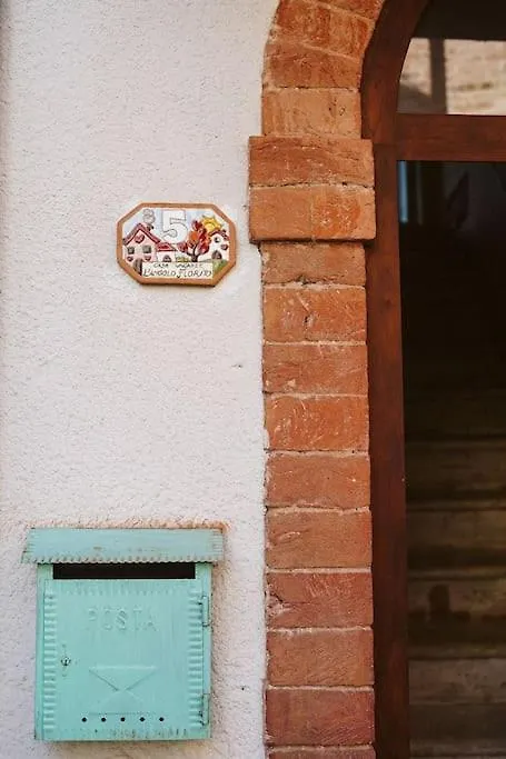 Nyaraló Casa Vacanze L'Angolo Fiorito Bettolle