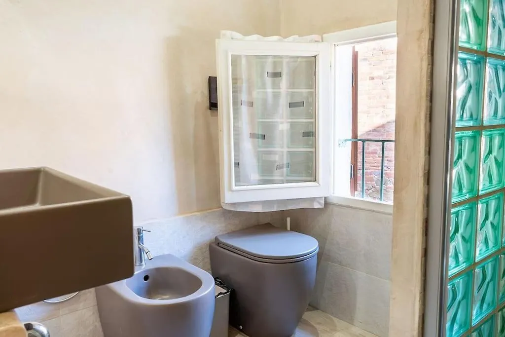 Casa Vacanze L'Angolo Fiorito Bettolle Nyaraló