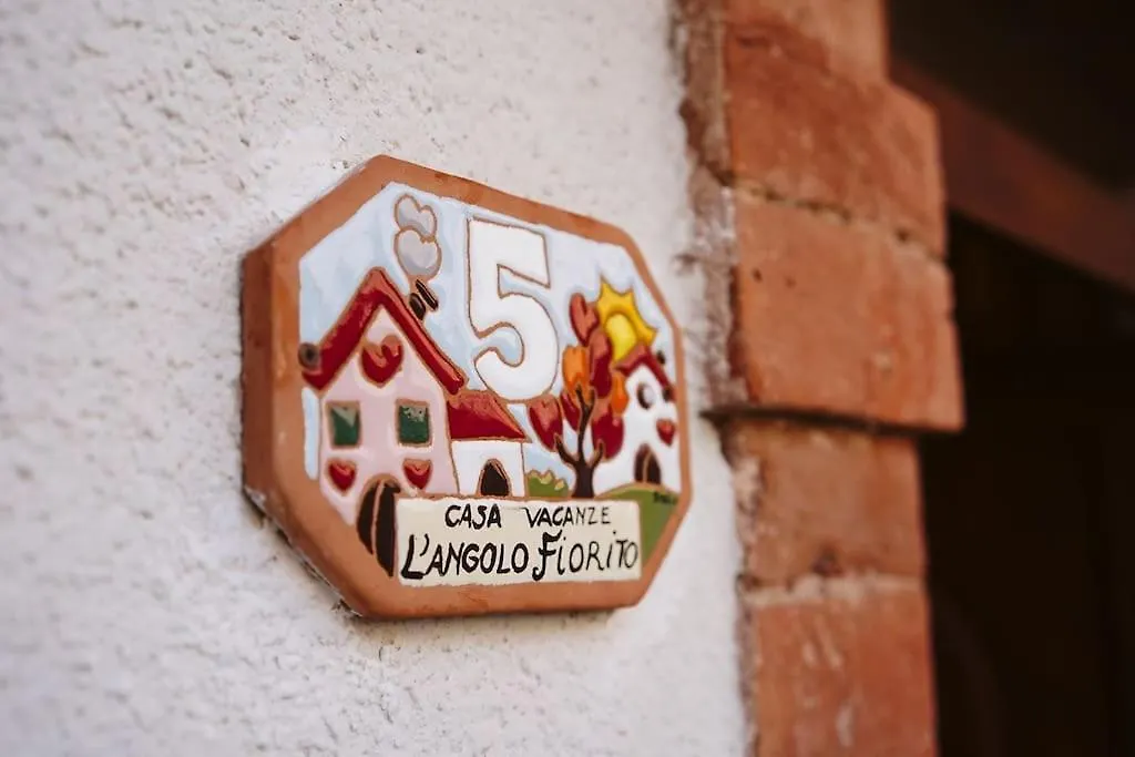 Casa Vacanze L'Angolo Fiorito Bettolle Nyaraló