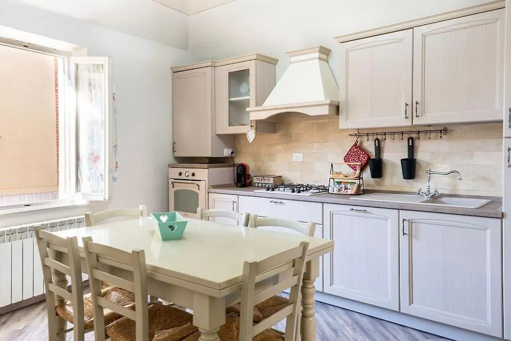 Casa Vacanze L'Angolo Fiorito Bettolle 0*,