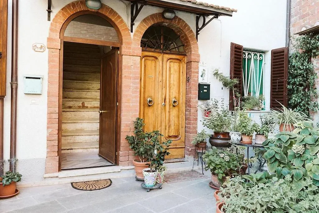 Casa Vacanze L'Angolo Fiorito Bettolle