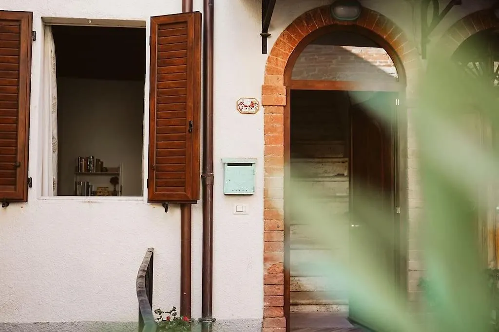 Casa Vacanze L'Angolo Fiorito Bettolle 0*,